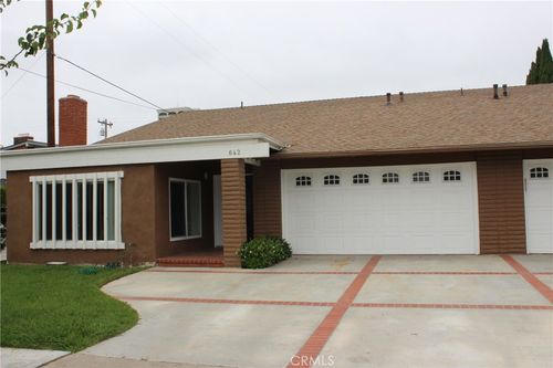 642 Center St, Costa Mesa, CA, 92627-2709 | Card Image