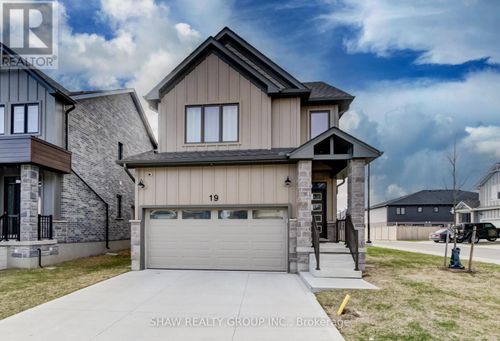 32 Faith St, Cambridge, ON, N1T0E8 | Card Image