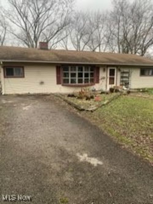 2476 Amberly Dr, Youngstown, OH, 44511-1902 | Card Image