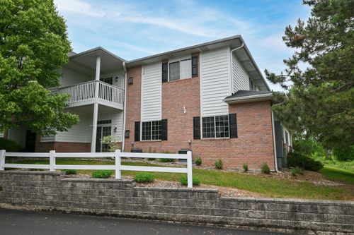 W241N2533 E Parkway Meadow Cir, Pewaukee, WI, 53072-6419 | Card Image