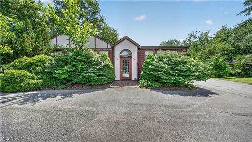 29369 Lorain Rd, North Olmsted, OH, 44070-3906 | Card Image