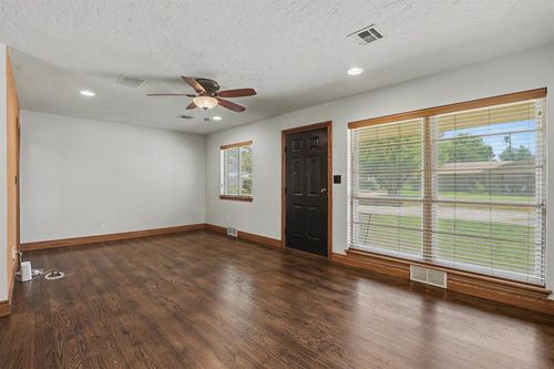 713 None Hedge Dr, Midwest City, OK, 73110 | Card Image