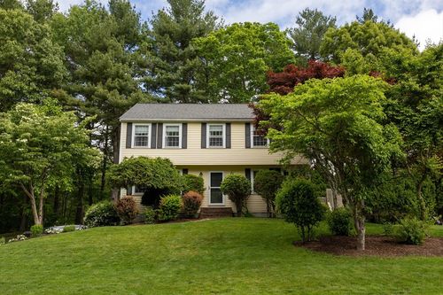 15 Lorraine Metcalf Dr, Wrentham, MA, 02093-1083 | Card Image