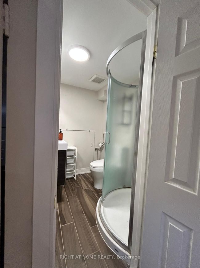 2 - 1666 Queen St E, Condo with 3 bedrooms, 2 bathrooms and 1 parking in Toronto ON | Image 13