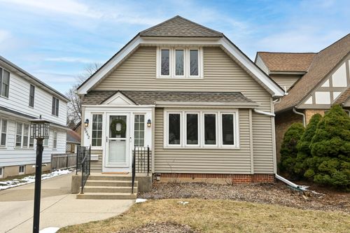 5842 N Bay Ridge Ave, Whitefish Bay, WI, 53217-4601 | Card Image