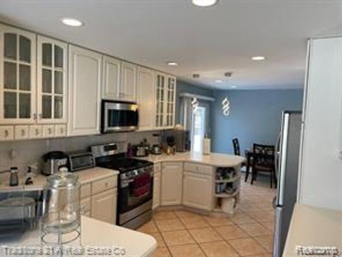 3730 Eastbourne Dr, Troy, MI, 48084-1110 | Card Image