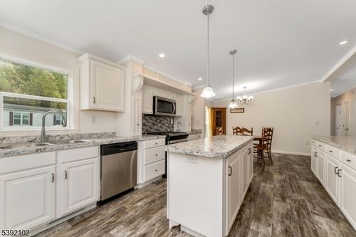 121 New St, Oxford, NJ, 07863-3608 | Card Image