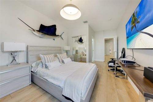 1366 Harbor Vw W, Hollywood, FL, 33019-5038 | Card Image