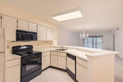 302 - 2238 N Cypress Bend Drive, Condo with 2 bedrooms, 2 bathrooms and null parking in Pompano Beach FL | Image 3