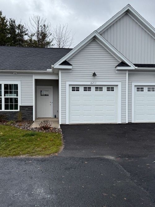 6211 Blossom Ridge Cir, Ontario, NY, 14519-9409 | Card Image