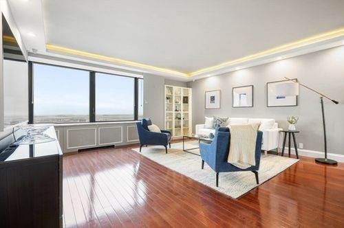 39c-85 E India Row, Boston, MA, 02110-3341 | Card Image
