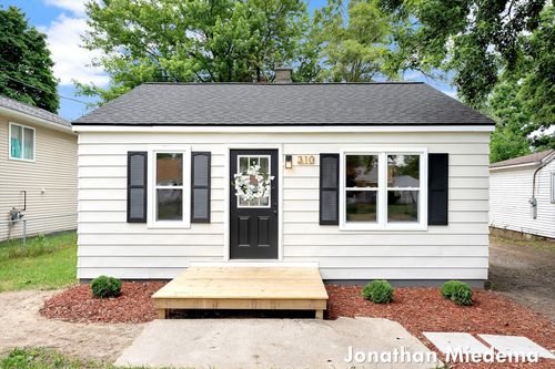 310 Majestic St Se, Grand Rapids, MI, 49548-5942 | Card Image