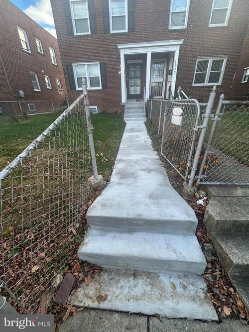 1209 Savannah St Se, WASHINGTON, DC, 20032-4511 | Card Image