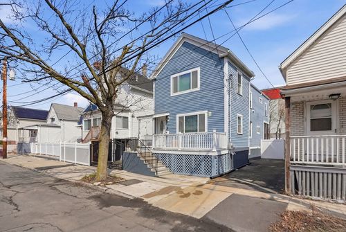 18 Winter St, Everett, MA, 02149-4628 | Card Image