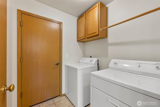 215 James St S, House other with 3 bedrooms, 2 bathrooms and 2 parking in Roy WA | Image 20