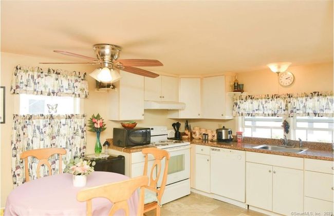 APT-10 - 7 Andrews St, House other with 2 bedrooms, 1 bathrooms and null parking in Bristol CT | Image 6