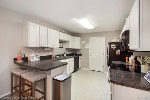 1018 Shiawassee Cir, Howell, MI, 48843-4509 | Card Image