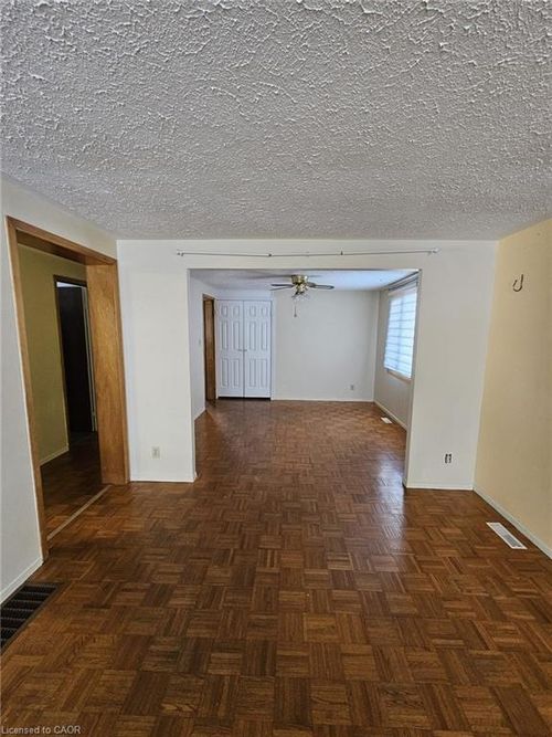 18 Valley Cres, Elliot Lake, ON, P5A2G6 | Card Image