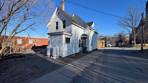 203 Maclean St, New Glasgow, NS, B2H4M7 | Card Image