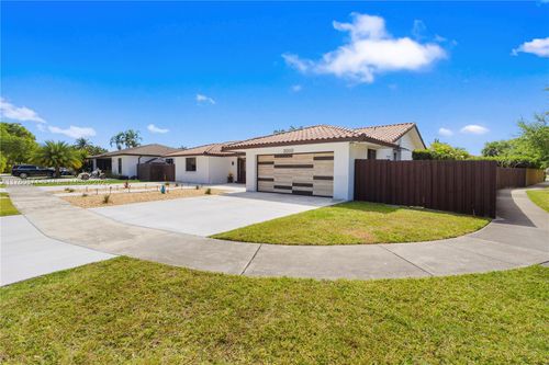 2010 Ne 208th St, Miami, FL, 33179-1624 | Card Image