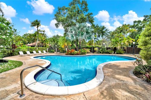 apt-d102-6886 N Kendall Dr, Pinecrest, FL, 33156-1533 | Card Image