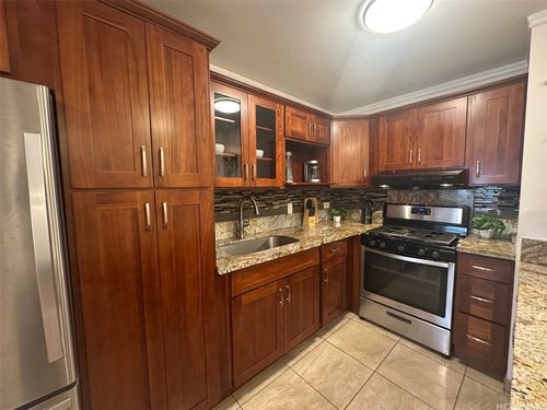 304-2465 Prince Edward St, Honolulu, HI, 96815-4800 | Card Image