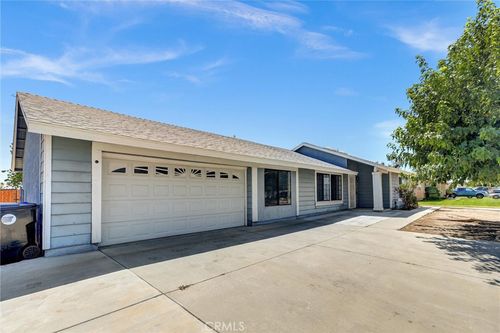 12677 Stage Coach Dr, Victorville, CA, 92392-9726 | Card Image