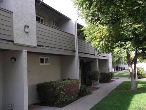 18-417 N Citrus Ave, Escondido, CA, 92027-2767 | Card Image