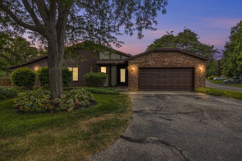 2328 Bridle Creek St Se, Kentwood, MI, 49508-0958 | Card Image