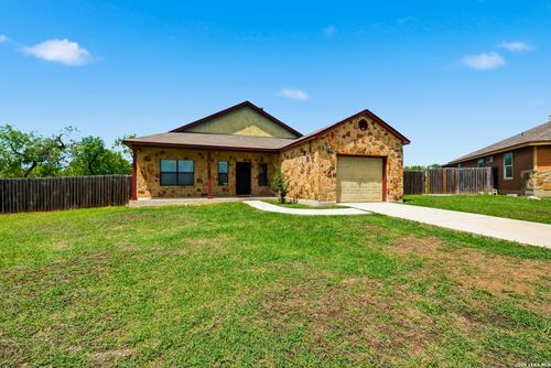 531 Indian Xing, Jourdanton, TX, 78026-4006 | Card Image
