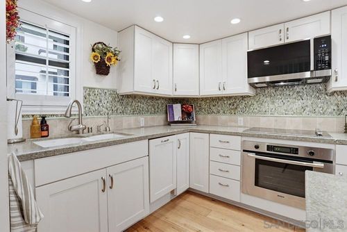 3914 Voltaire St, San Diego, CA, 92107-1802 | Card Image