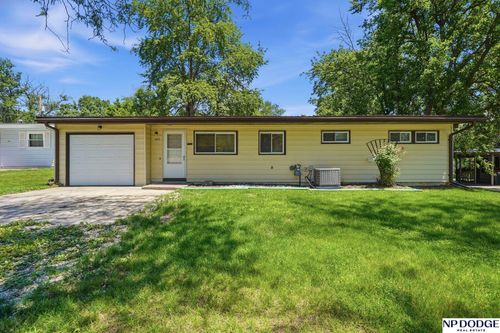 612 Eldora Lane, Lincoln, NE, 68505 | Card Image