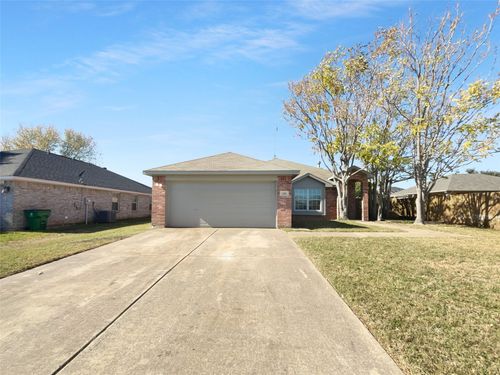 104 Crown Dr, Rhome, TX, 76078-4439 | Card Image
