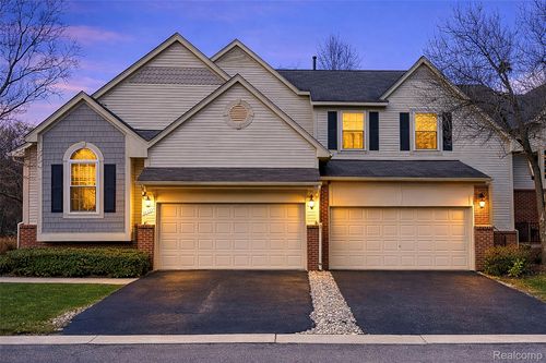 38302 Saratoga Cir, Farmington Hills, MI, 48331-3747 | Card Image