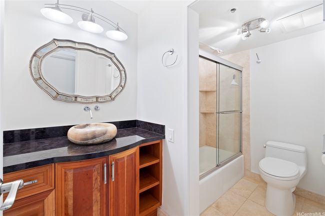 Secondary bathroom. | Image 12