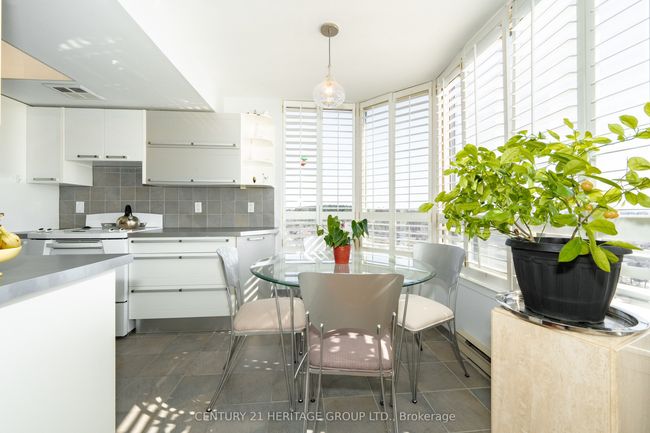 1520 - 32 Clarissa Dr, Condo with 2 bedrooms, 2 bathrooms and 2 parking in Richmond Hill ON | Image 12