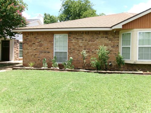 3015 Oak Ridge Pl, Grand Prairie, TX, 75052-5728 | Card Image