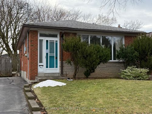 15 Arnott St, Scarborough, ON, M1K4B5 | Card Image