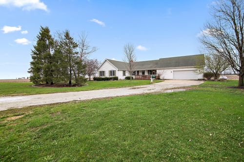 2078 N 1100 East Rd, Gilman, IL, 60938-6011 | Card Image