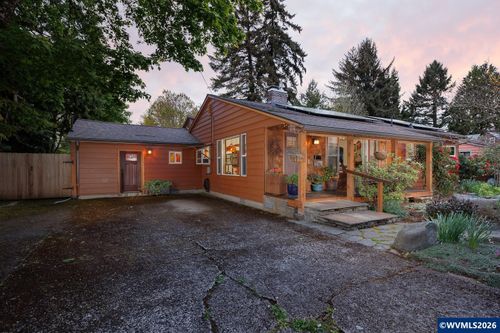 1328 Nw 17th St, Corvallis, OR, 97330-2617 | Card Image