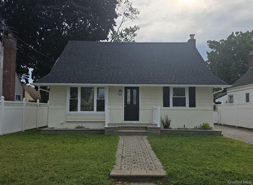 200 Raff Ave, Elmont, NY, 11003-1043 | Card Image