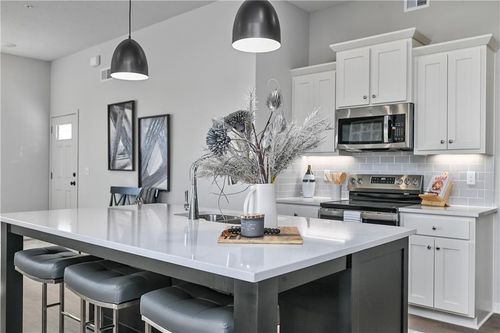 131 S Diane Dr, Olathe, KS, 66061-5129 | Card Image