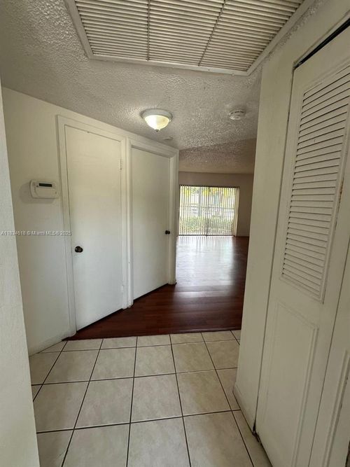 apt-124-8290 Lake Dr, Doral, FL, 33166-4670 | Card Image