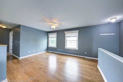 3067 Oakridge Ct, Lake Orion, MI, 48360-1732 | Card Image