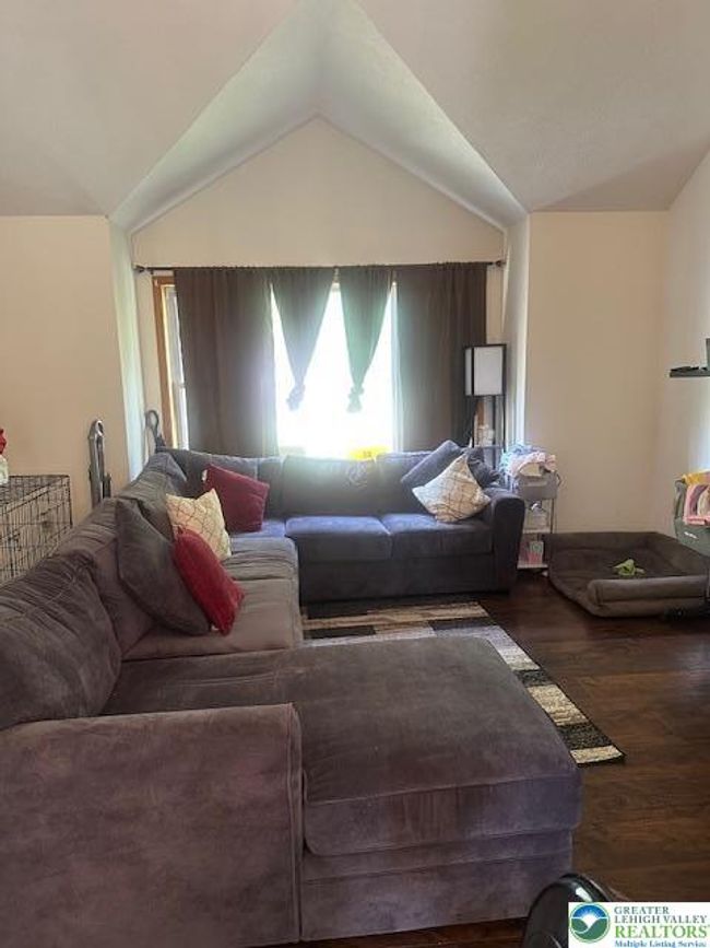 838 Cayuga Way, House other with 4 bedrooms, 3 bathrooms and null parking in Stroudsburg PA | Image 4