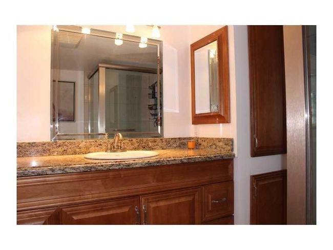 APT-305 - 1161 Hillsboro Mile, Condo with 2 bedrooms, 2 bathrooms and null parking in Hillsboro Beach FL | Image 21