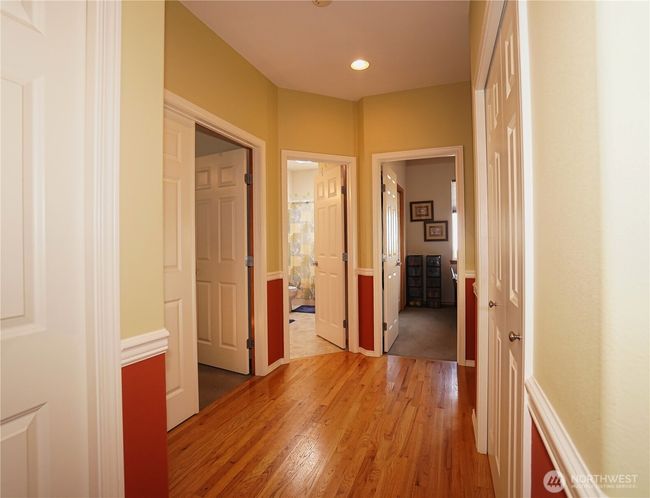 Hall to bedrooms | Image 14