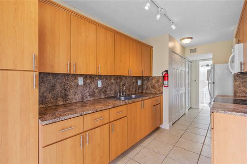 apt-105-3550 Blue Lake Dr, Pompano Beach, FL, 33064-2025 | Card Image