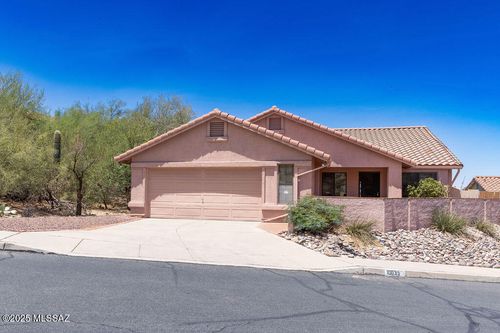 10035 N Colony Dr, Oro Valley, AZ, 85737-7945 | Card Image