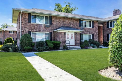 k19-294 Edmunton Dr, Babylon, NY, 11703-5227 | Card Image